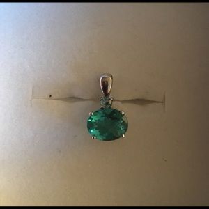 Apatite pendant